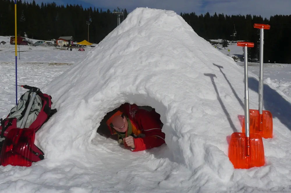 construction igloo sortie entreprise teambuilding construction igloo sortie entreprise teambuilding