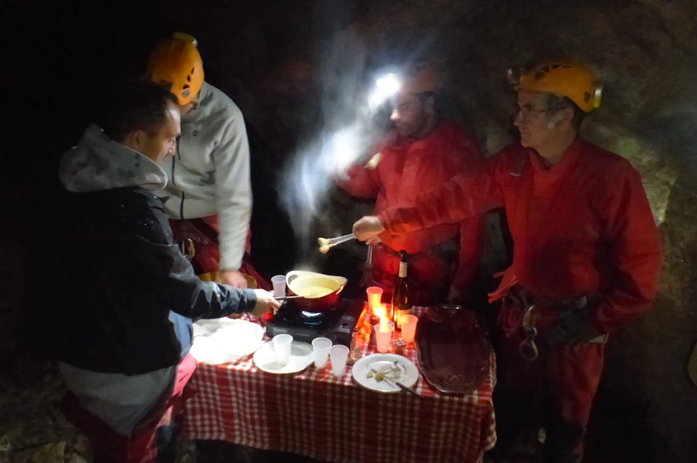 soirée entreprise fondue sous la terre spéléologie soirée entreprise fondue sous la terre spéléologie